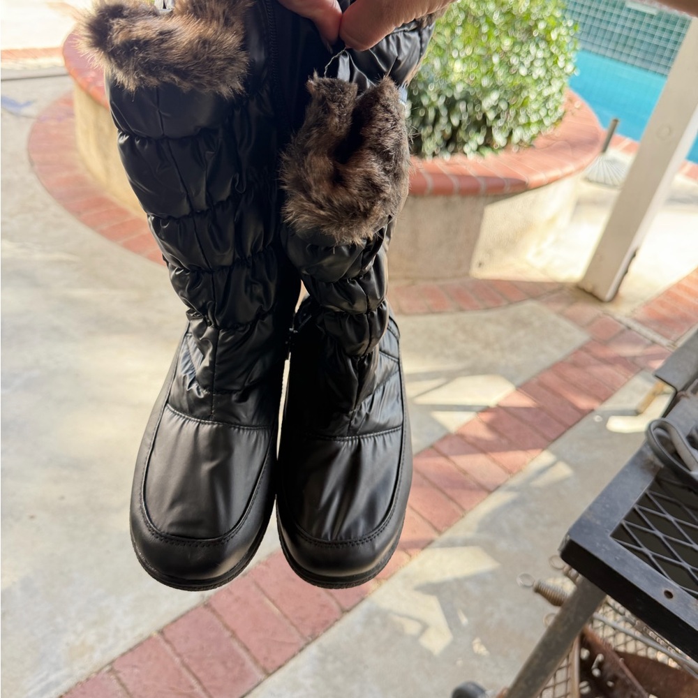 Black Fur-Lined Women's Winter Boots